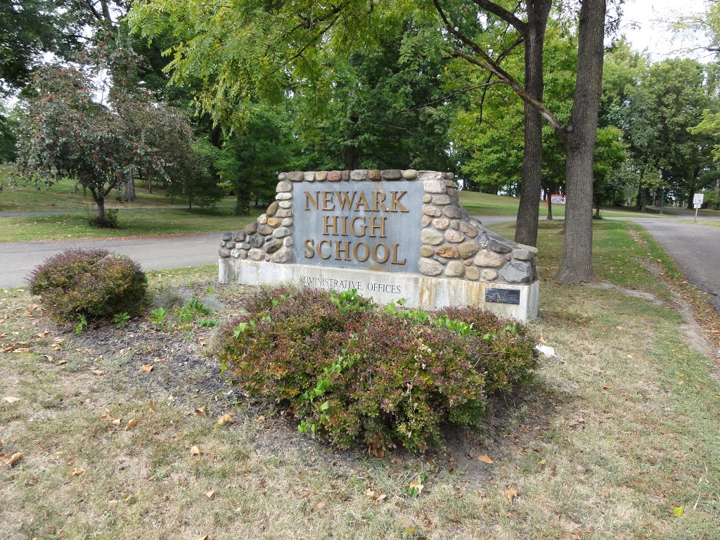 Newark High School Entrance, Ньюарк