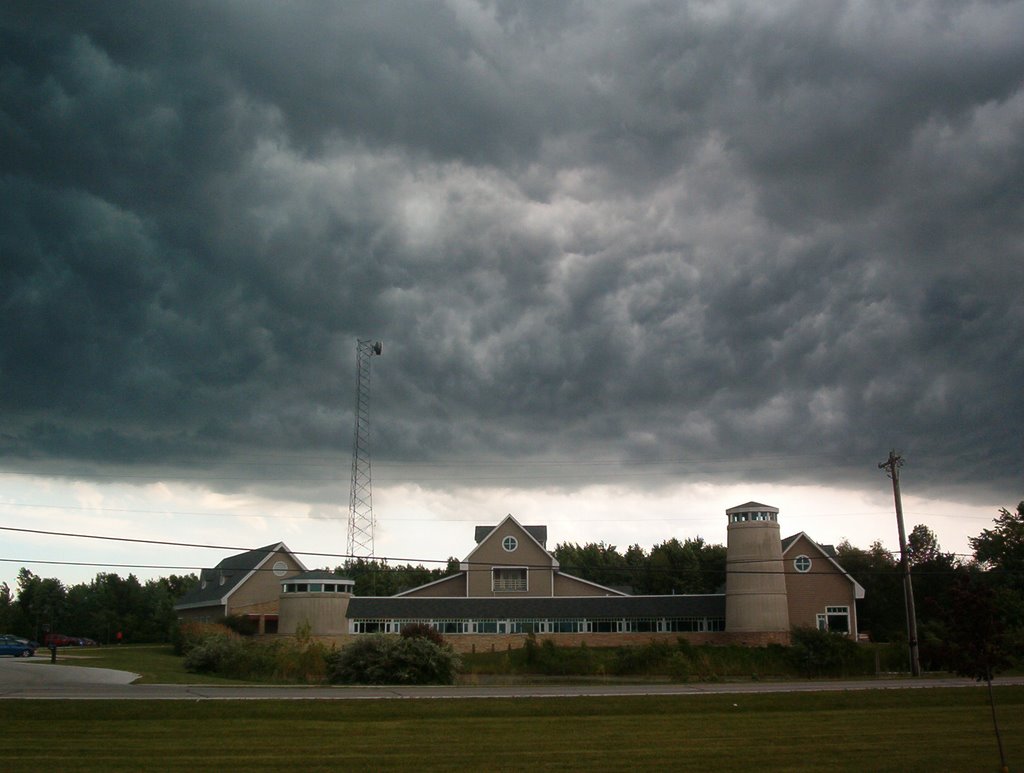 Storm Passes Lake Erie Center, Орегон