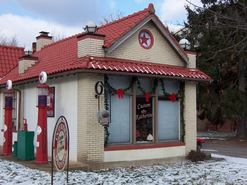 Old Texaco gas station on the Green, Canfield, OH, Остинтаун