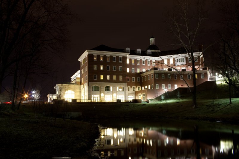 A late night scenery view of baker center, Плайнс