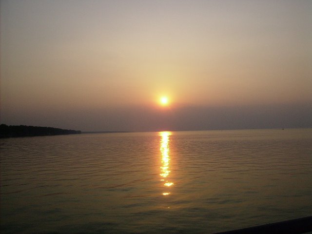 Lake Erie Sunset, Роки-Ривер