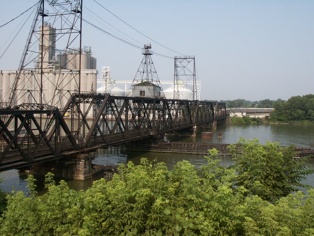 Railroad bridge over Maumee, Toledo, OH, Толидо
