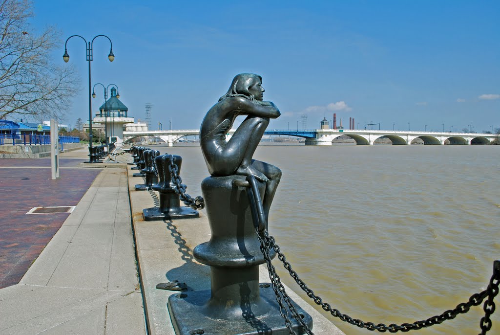Statue on the north side of Maumee river in downtown Toledo, Толидо