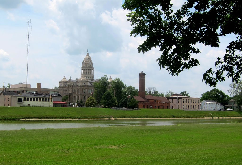 Miami County Courthouse from across the river, Трои