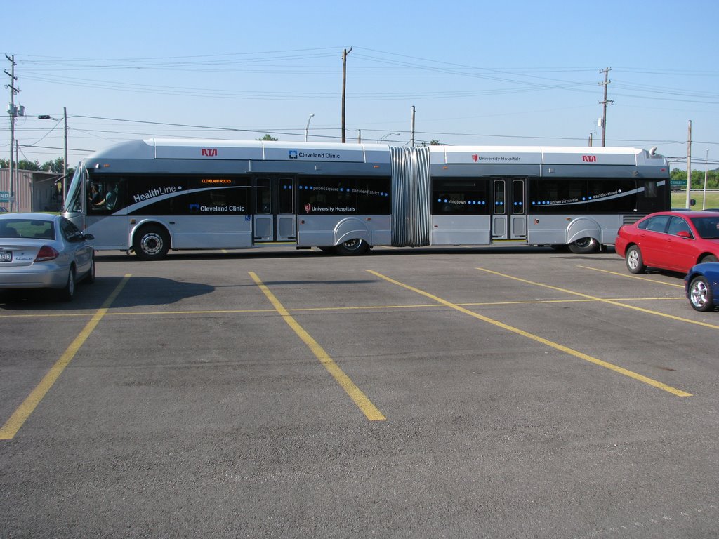 The Cleveland RTA was kind enough to make a stop at COTA on their way to the Ohio State Fair to show off their new articualted BRT bus. 7/17/2008, Урбанкрест