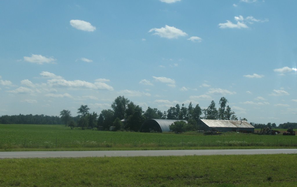 Metal sheds near Township Road 59, Флетчер