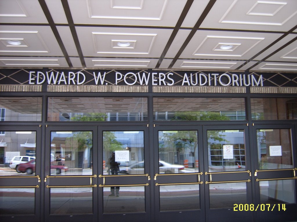 Powers Auditorium, Хаббард
