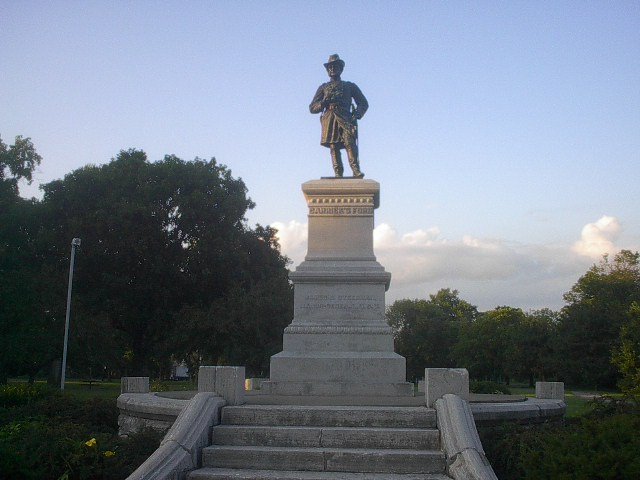 Statue of General Steedman at Jamie Farr Park, Харбор-Вью