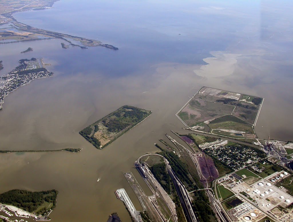 Maumee River, and its sediment, meets Lake Erie, Харбор-Вью