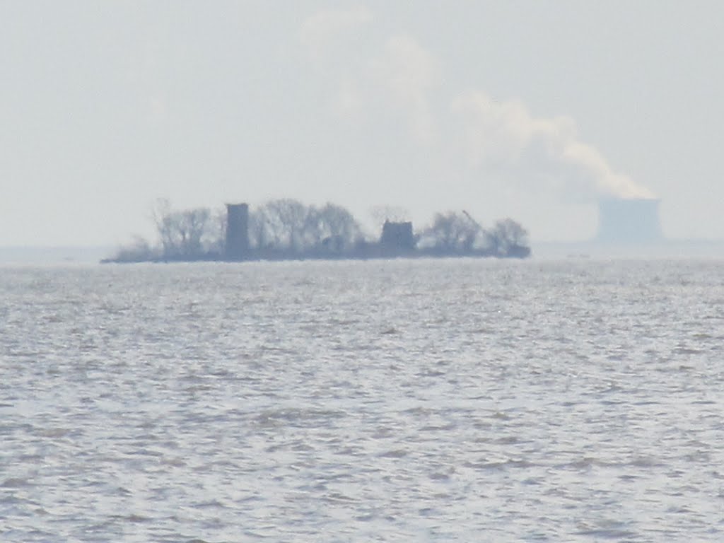 Turtle Island and Davis-Besse nuclear plant viewed from east Erie, Харбор-Вью