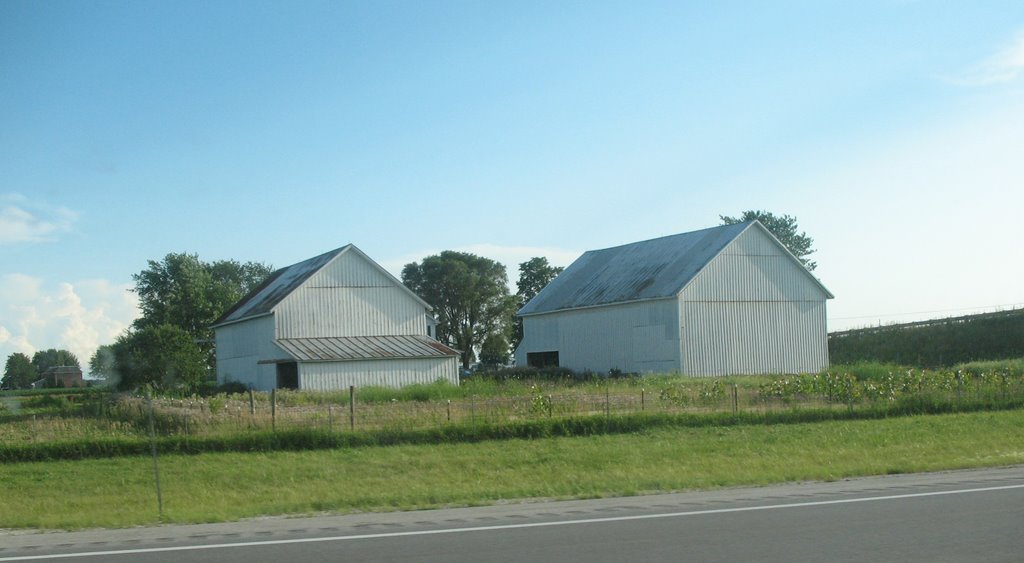 Dual barns on 80 90, Харрод