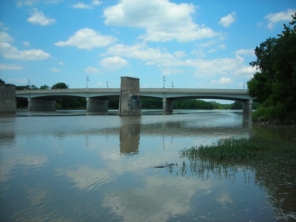 Maumee River and Bridge from bank near Fort Meigs, Perrysburg OH, Холланд