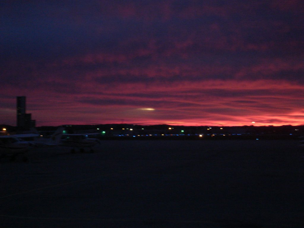 Sunrise in from KRVS Airport in Jenks, OK., Дженкс