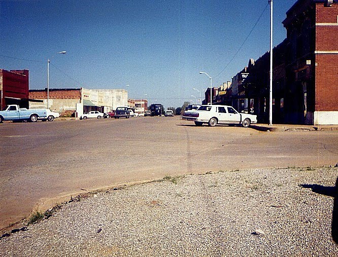 2nd St & Simpson Ave - Looking East - Grandfield, OK 1988, Жеронимо