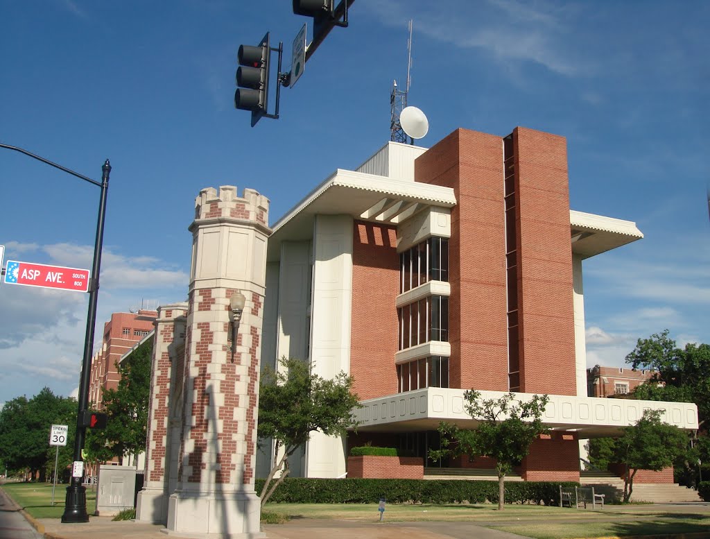 Norman, OK, USA - University of Oklahoma- Carson Engineering Center, Норман