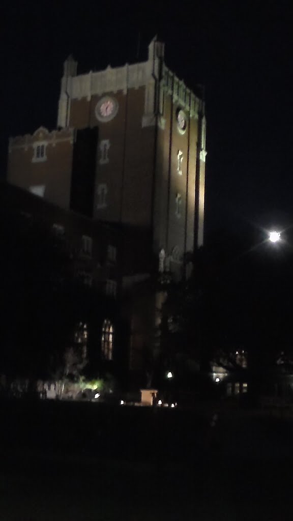 Oklahoma Memorial Union-night exposure, Норман