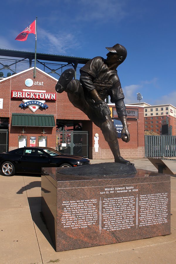 Bricktown Ballpark - Statue/Entrance (9/2010), Оклахома
