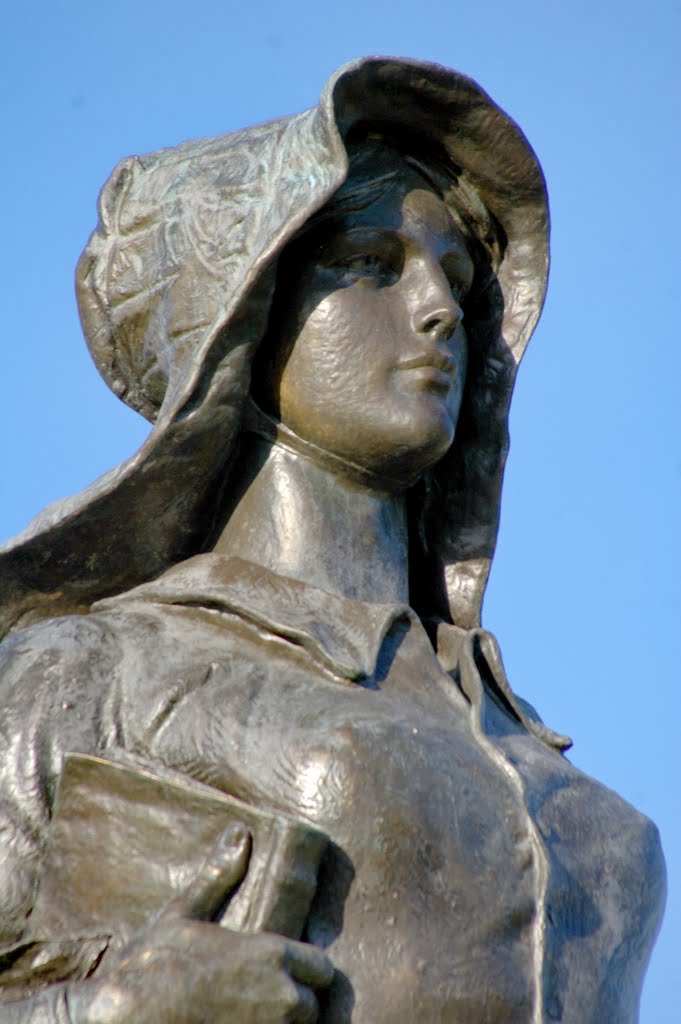 2011, Ponca City, OK, USA - Pioneer Woman monument - detail, Понка-Сити