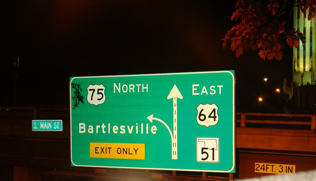 Exit sign Highway 75 North to Bartlesville in downtown Tulsa, Талса