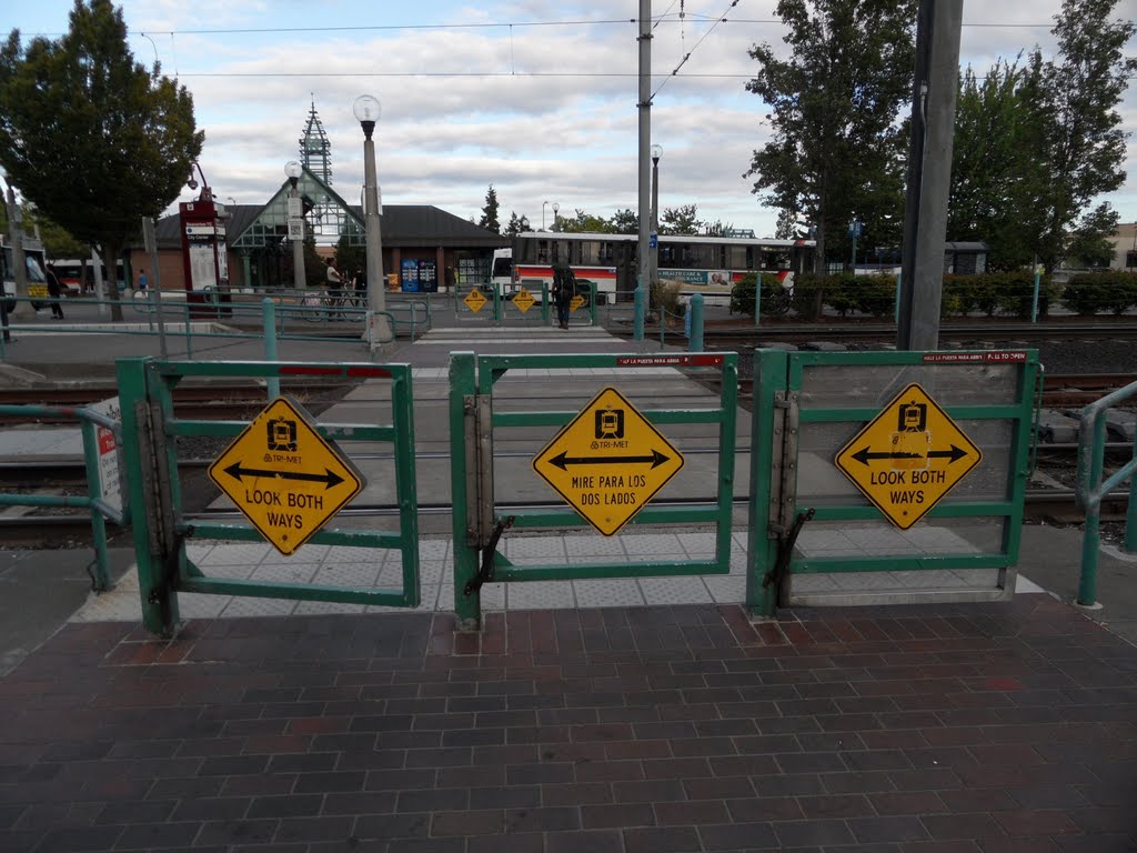Bilingual danger signs at Beaverton Transit Center, Бивертон