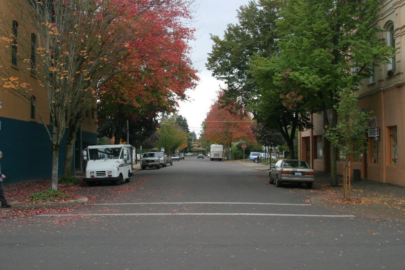 Looking South on Davis St from 3rd, Мак-Миннвилл