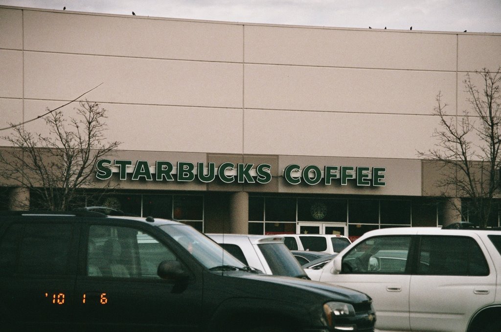 Starbucks -/- 1303 Center Drive, Medford, Oregon, Медфорд