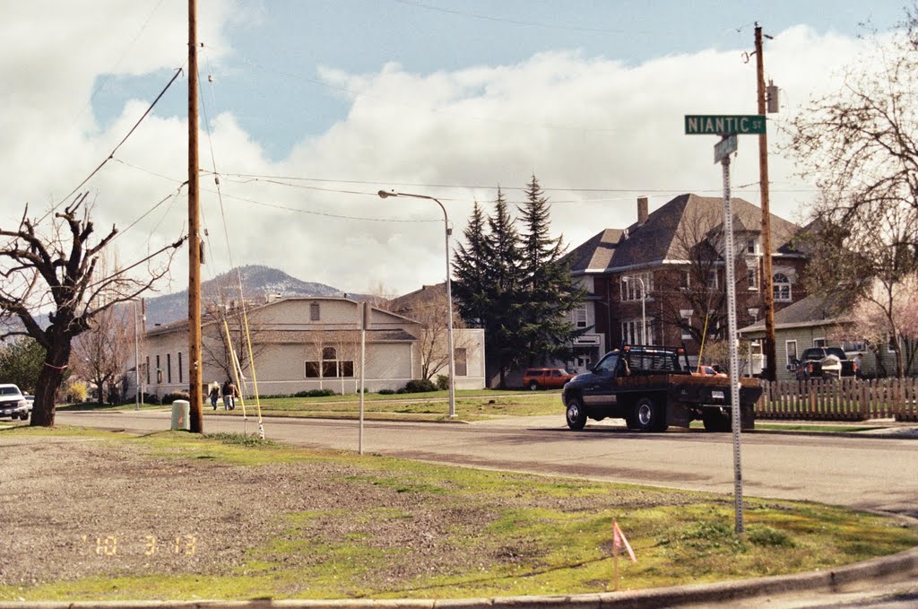 Cornerstone Church -/- Bartlett Street, Medford, Oregon 97501, Медфорд