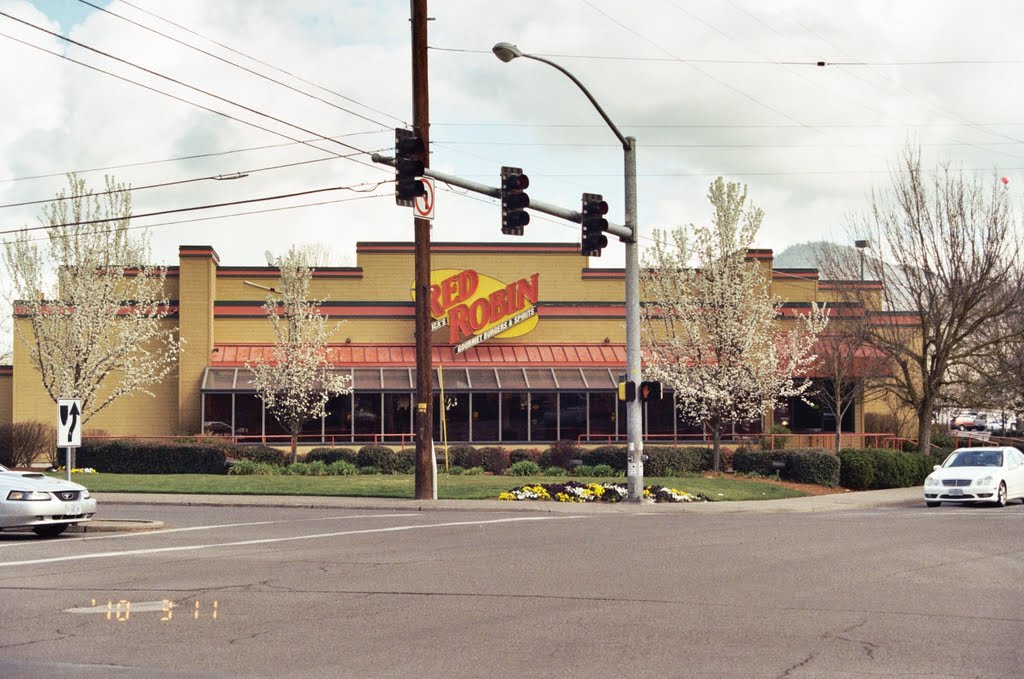 Red Robin -/- Biddle and East Jackson Medford, Oregon, Медфорд