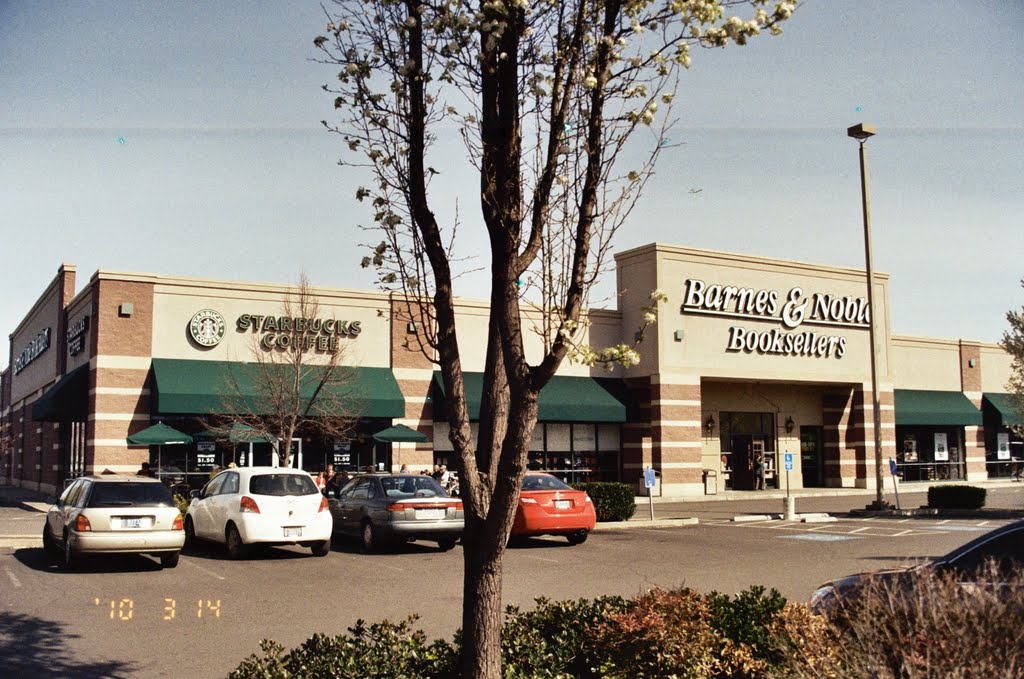 Starbucks / Barnes & Noble BookStore, Medford, Oregon, Медфорд