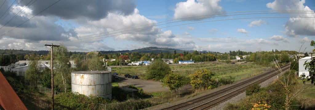 Looking at the West Hills of Portland from the Springwater Trail Bridge, Милуоки