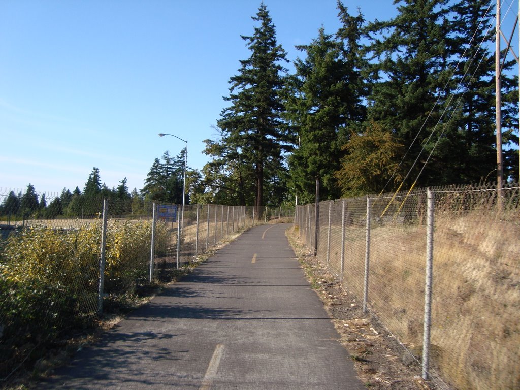 North end of possible Gateway Green site, I-205 bike path, just before Maywood Park, Паркрос
