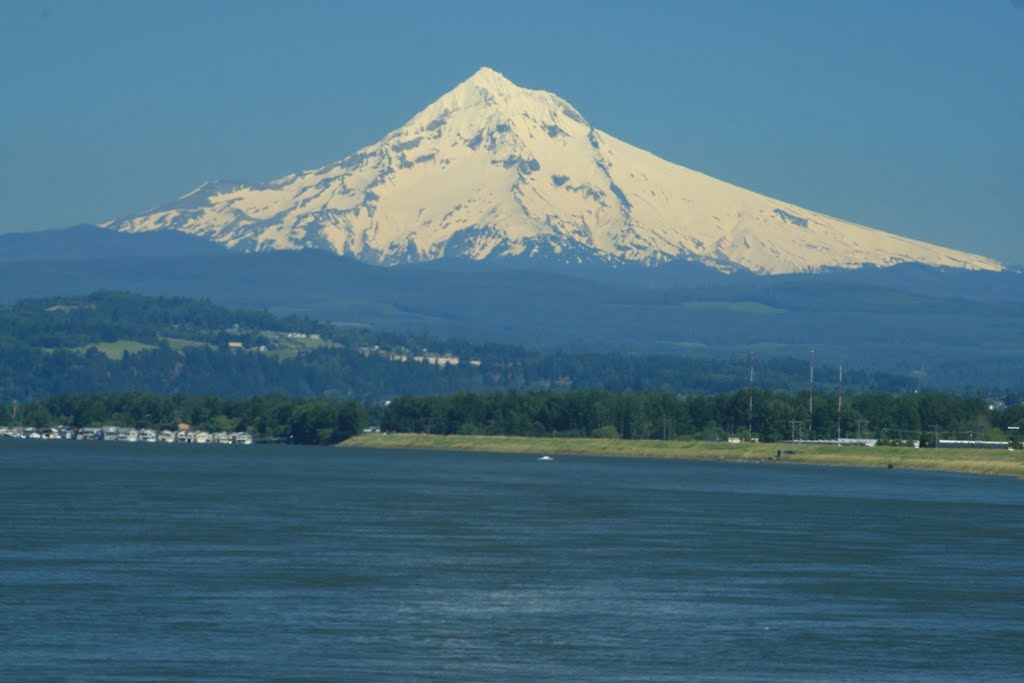 Mt. Hood Overlooking The Columbia River Near Portland Oregon, Паркрос