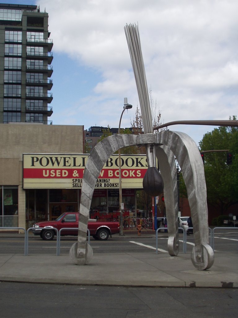 Powells Bookstore and Sculpture, Portland, Портланд