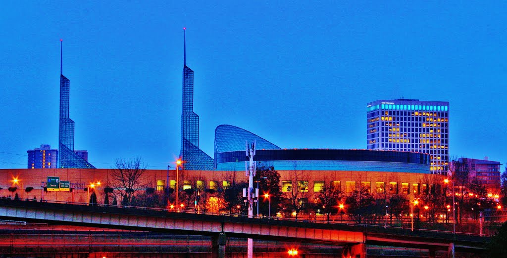 Oregon Convention Center  on the Chilly Morning  ( Sunday, January 13, 2013 ), Портланд