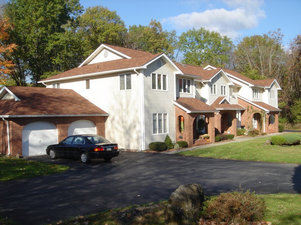 Attached 4-family house in Stroudsburg, Pennsylvania on October 29, 2007, Строудсбург