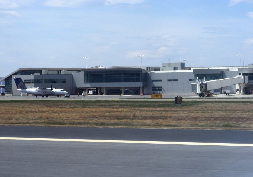 Wilkes-Barre/Scranton International Airport (KAVP/AVP) New terminal, Авока