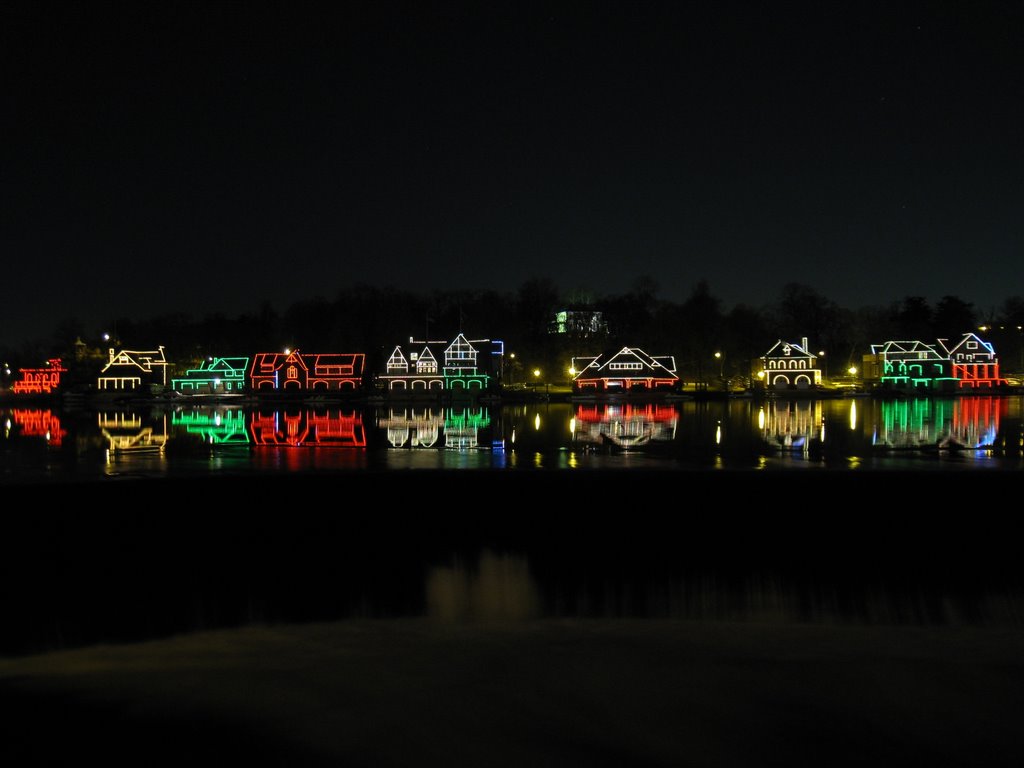 Boat house row at night with xmas lights, Белмонт