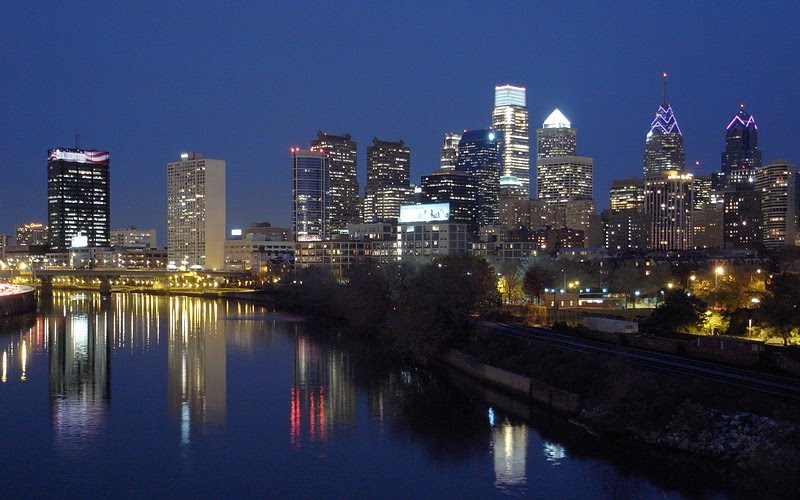 Philadelphia Center City skyline in the evening, looking from South Street Bridge, Белмонт