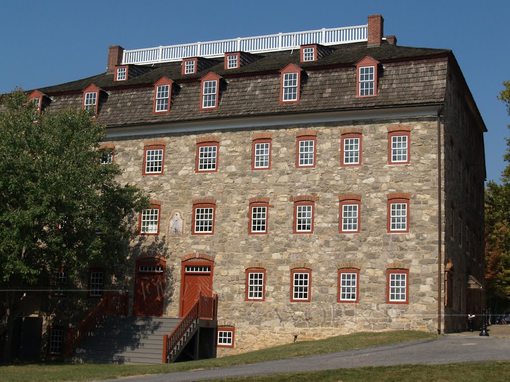 1748 "Single Brethrens House", now Music Building - Moravian College, Bethlehem, Pennsylvania - USA, Бетлехем