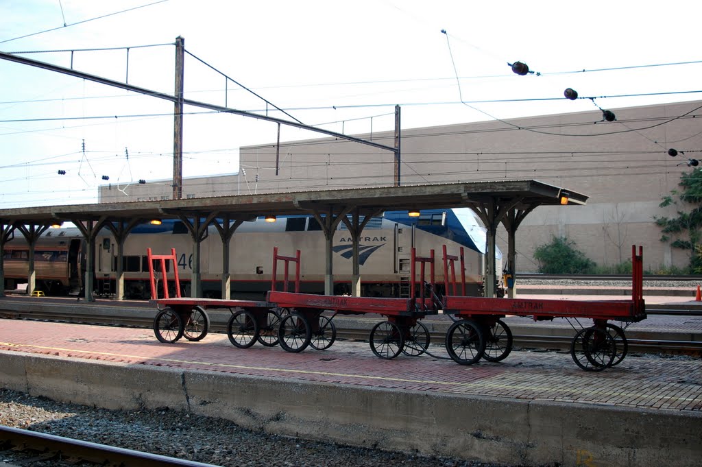 Baggage Carts on the Amtrak Station Platform at Harrisburg, PA, Гаррисберг
