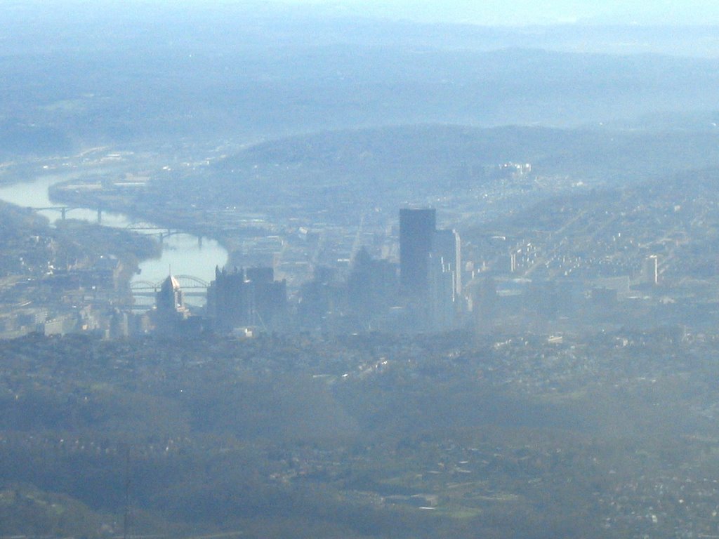 Northeast Aerial View of Pittsburgh from 10K, Грин-Три