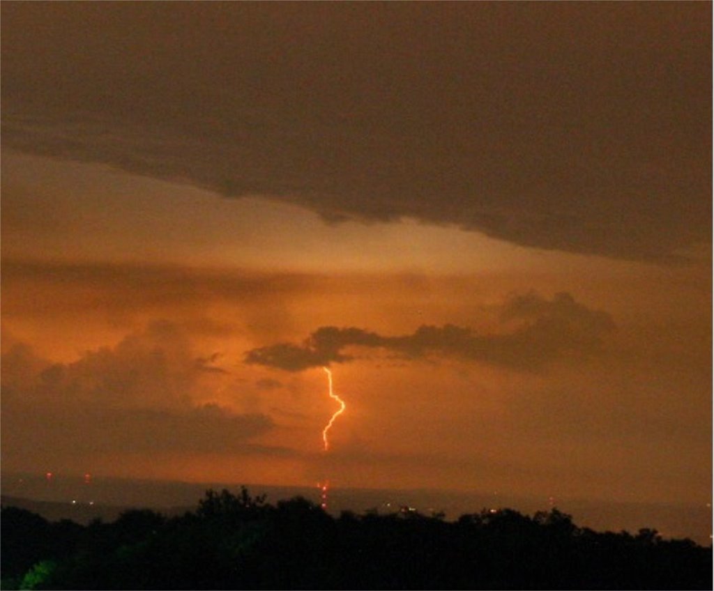 cloud to cloud lightning, Джонстаун