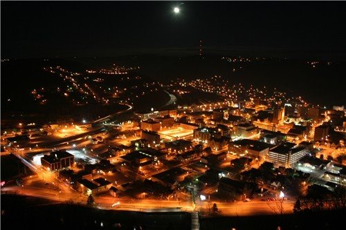 Johnstown Night shot with full moon, Джонстаун