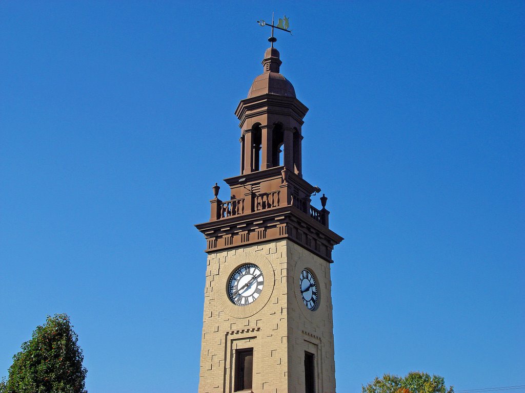 The National Watch and Clock Museum - Clock Tower - Columbia, Pennsylvania, Ист-Проспект