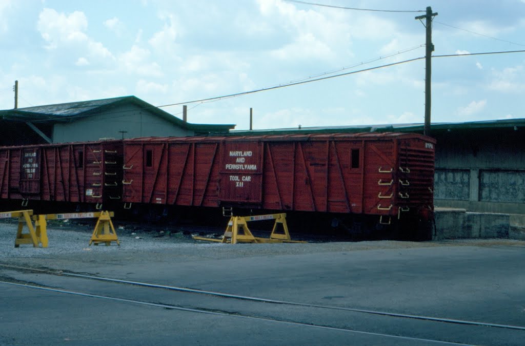 Maryland & Pennsylvania Railroad MoW Tool Cars No. X10 and X11 at York, PA, Йорк