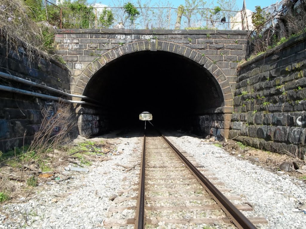 B&O train tunnel (west portal), Коллингдейл