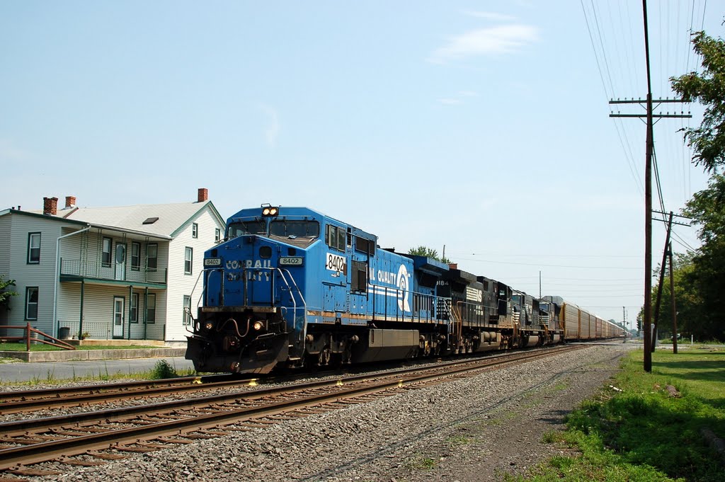 Westbound Norfolk Southern Railway Freight Train led by Ex Conrail Locomotive No. 8402 at Lebanon, PA, Лебанон