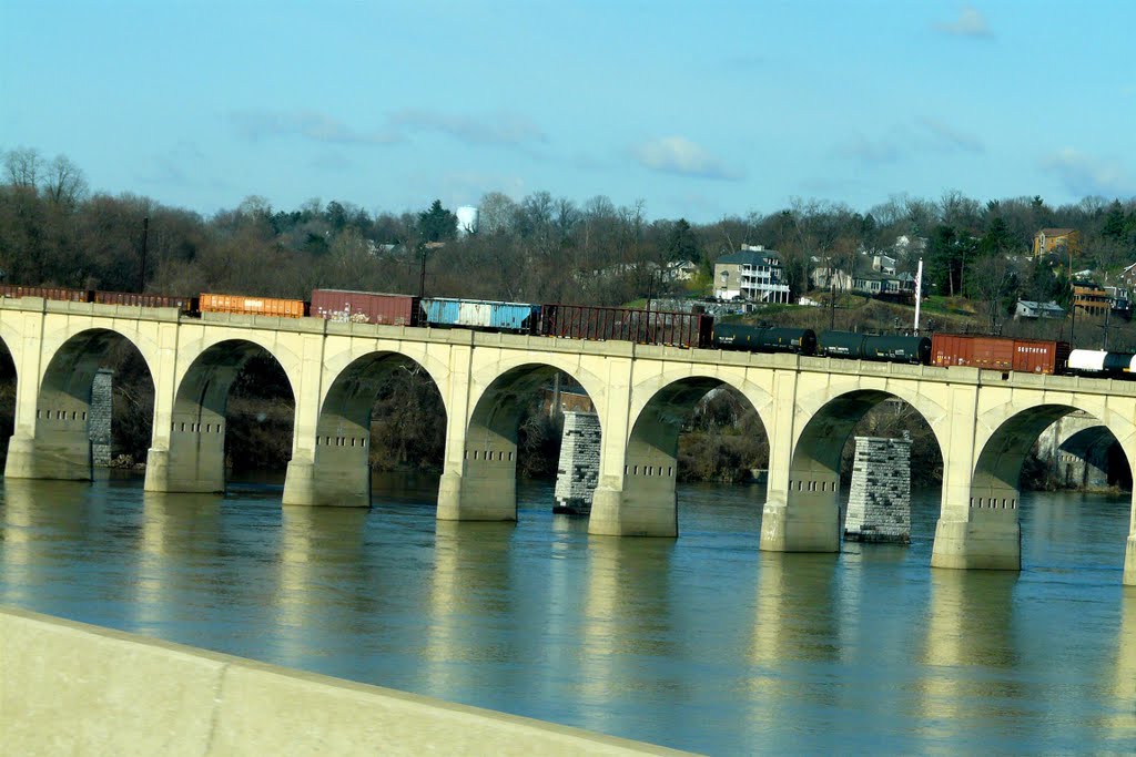 RR bridge over Susquehanna River Harrisburg PA from Rt 83 3/26/11, Лемойн