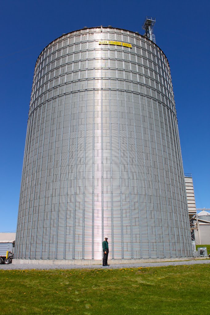 A big silo, Маунт-Гретна