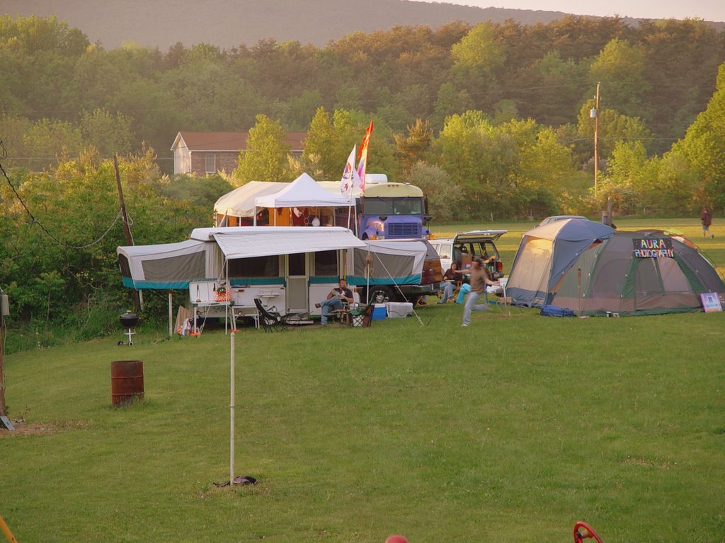 A hippie camp at the Sandy Hollow Arts and Recreation Music Festival May 2007, Милтон